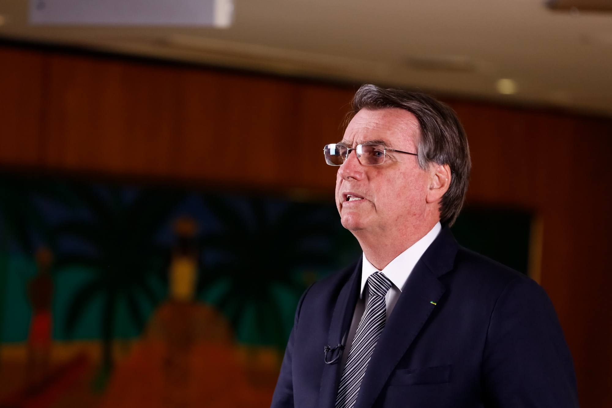 Bolsonaro afirma que irá recorrer de decisão sobre passaporte e diz ser vítima de perseguição