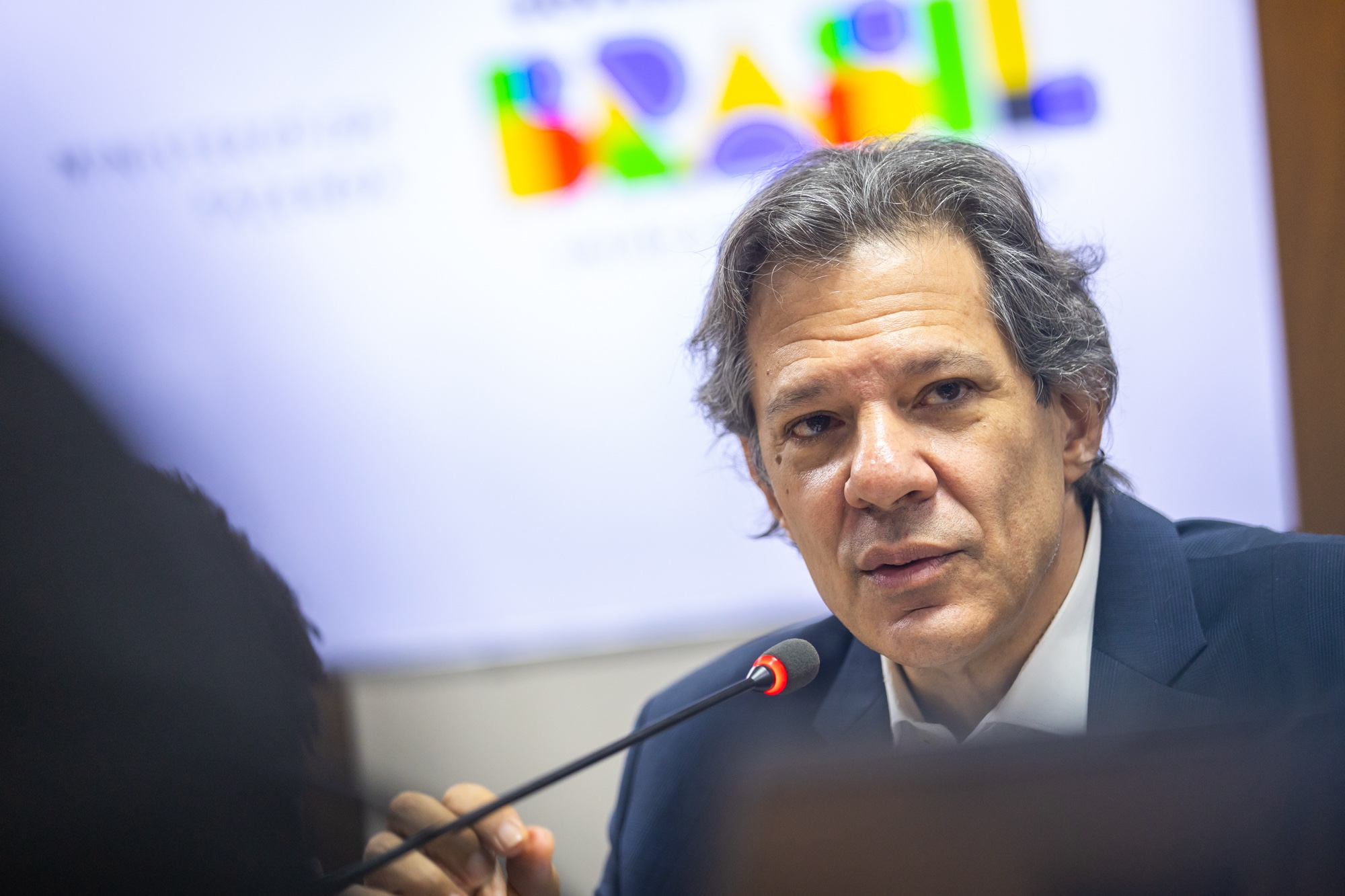 Governo tomará medidas judiciais contra quem espalhar fake news sobre a taxação do PIX, afirma Haddad