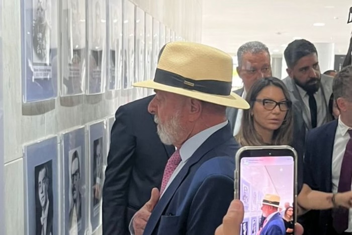 Lula convoca reunião, chama de ‘extremamente grave’ ações da Meta sobre fim da checagem de fatos e critica Bolsonaro e Temer em exposição do 8 de janeiro