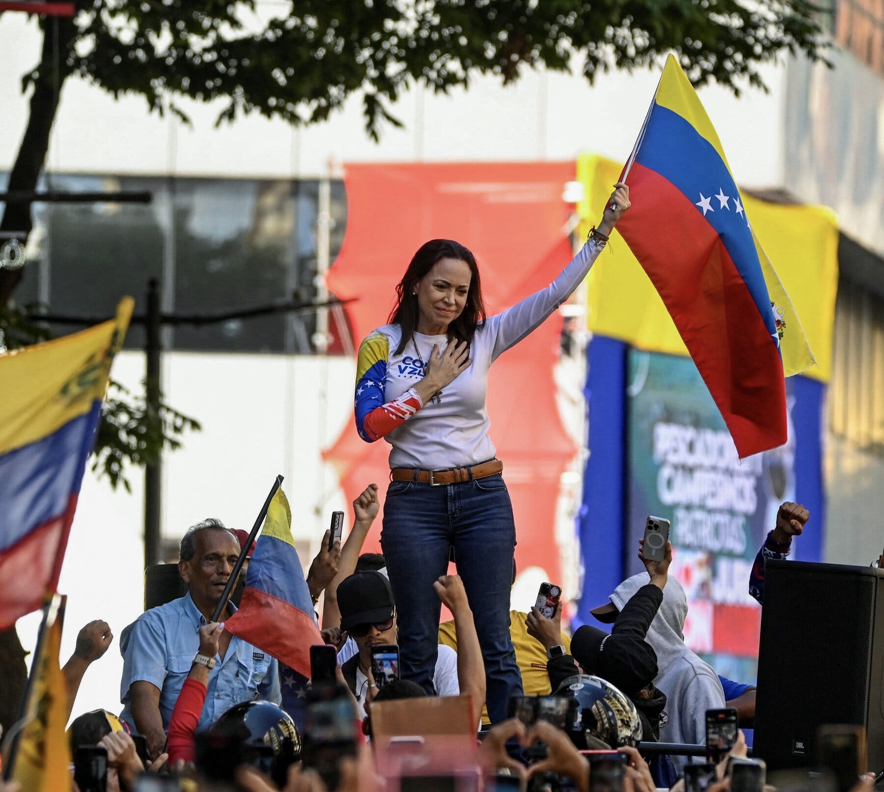 Após ser sequestrada, Corina Machado é libertada e afirma ter sido obrigada a gravar vídeos