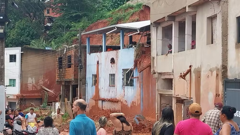 Temporal em Minas Gerais deixa ao menos 10 mortos