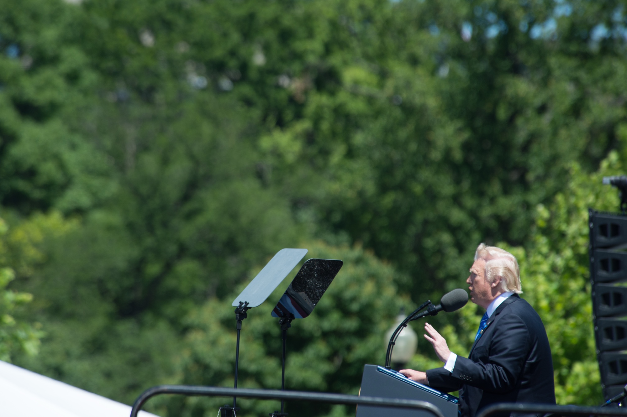 Trump parabeniza novo papa Leão XIV, primeiro pontífice norte-americano