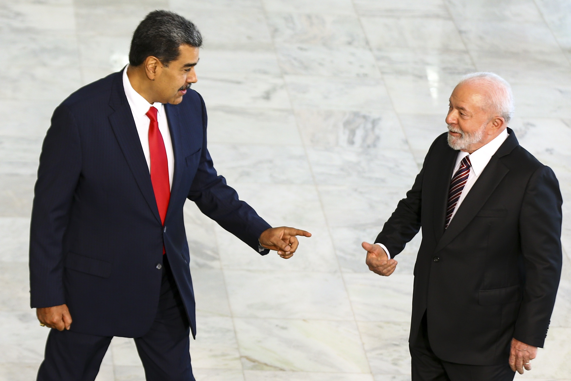 Brasil cobra dívida bilionária da Venezuela, mas governo Maduro ignora negociações