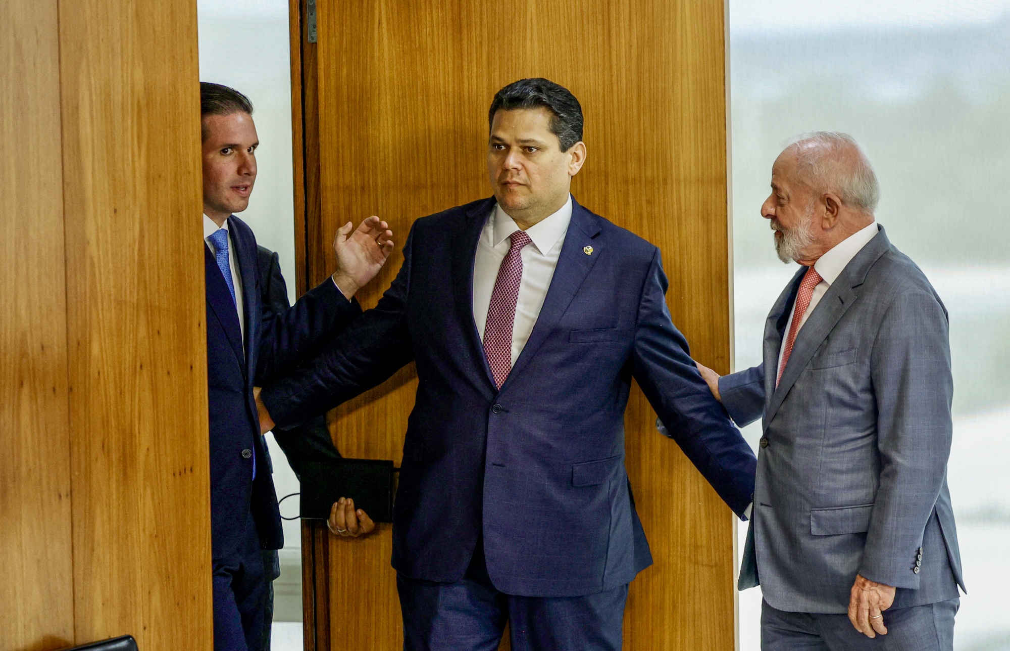 Alcolumbre e Motta criticam alta do IOF e geram crise com governo Lula