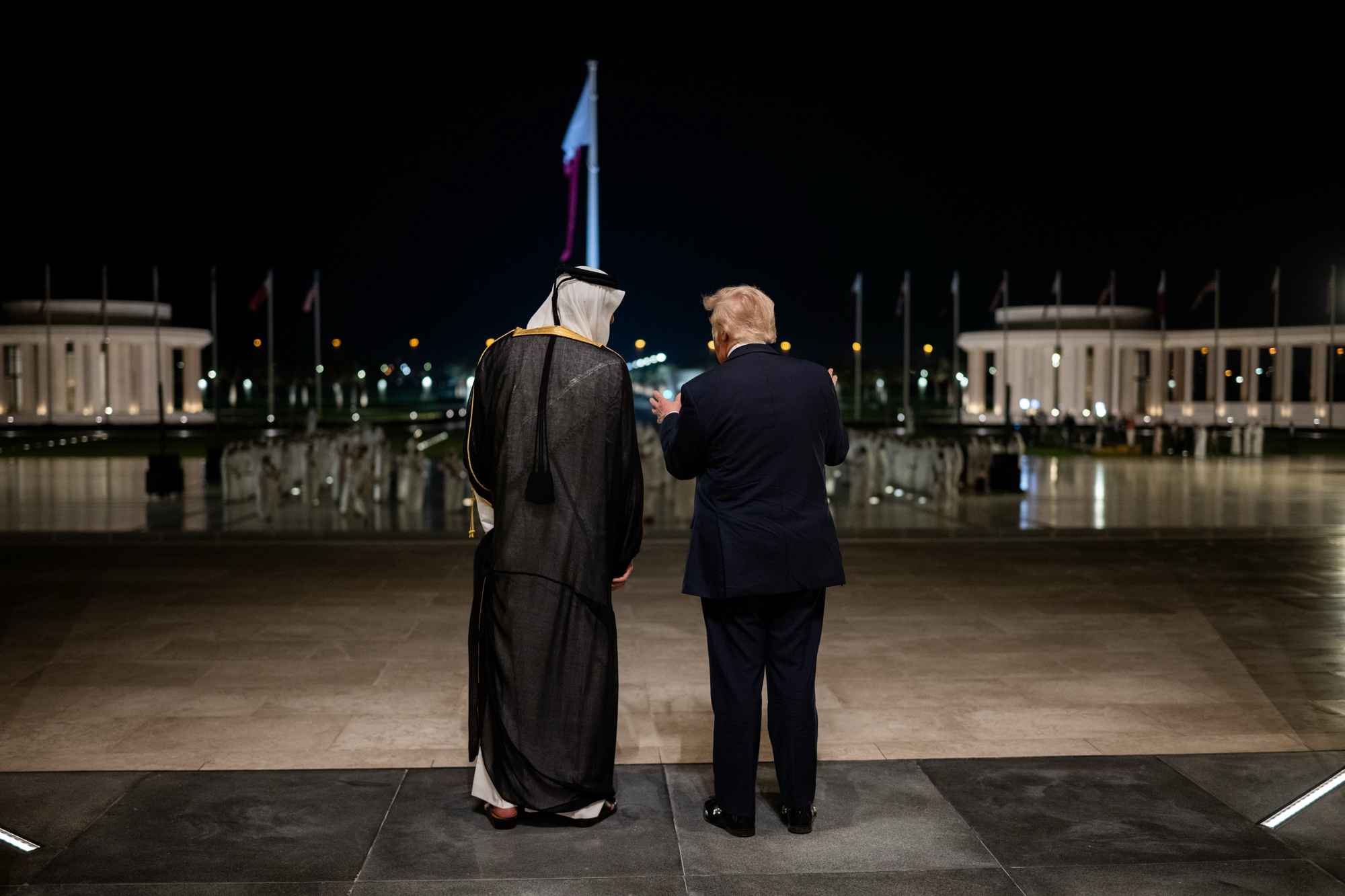 Trump fecha mais de US$ 2 tri em investimentos com Arábia Saudita, Catar e Emirados