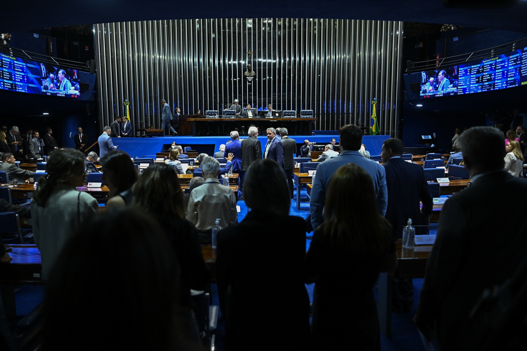 PEC que extingue reeleição e unifica eleições é aprovada pela CCJ do Senado