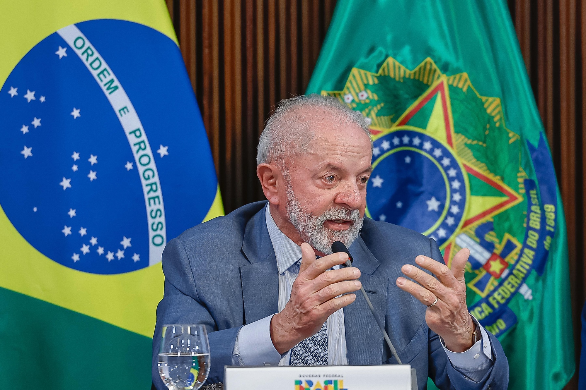 Lula orienta Itamaraty a “reagir com firmeza” à ameaça de sanções de Trump contra Moraes
