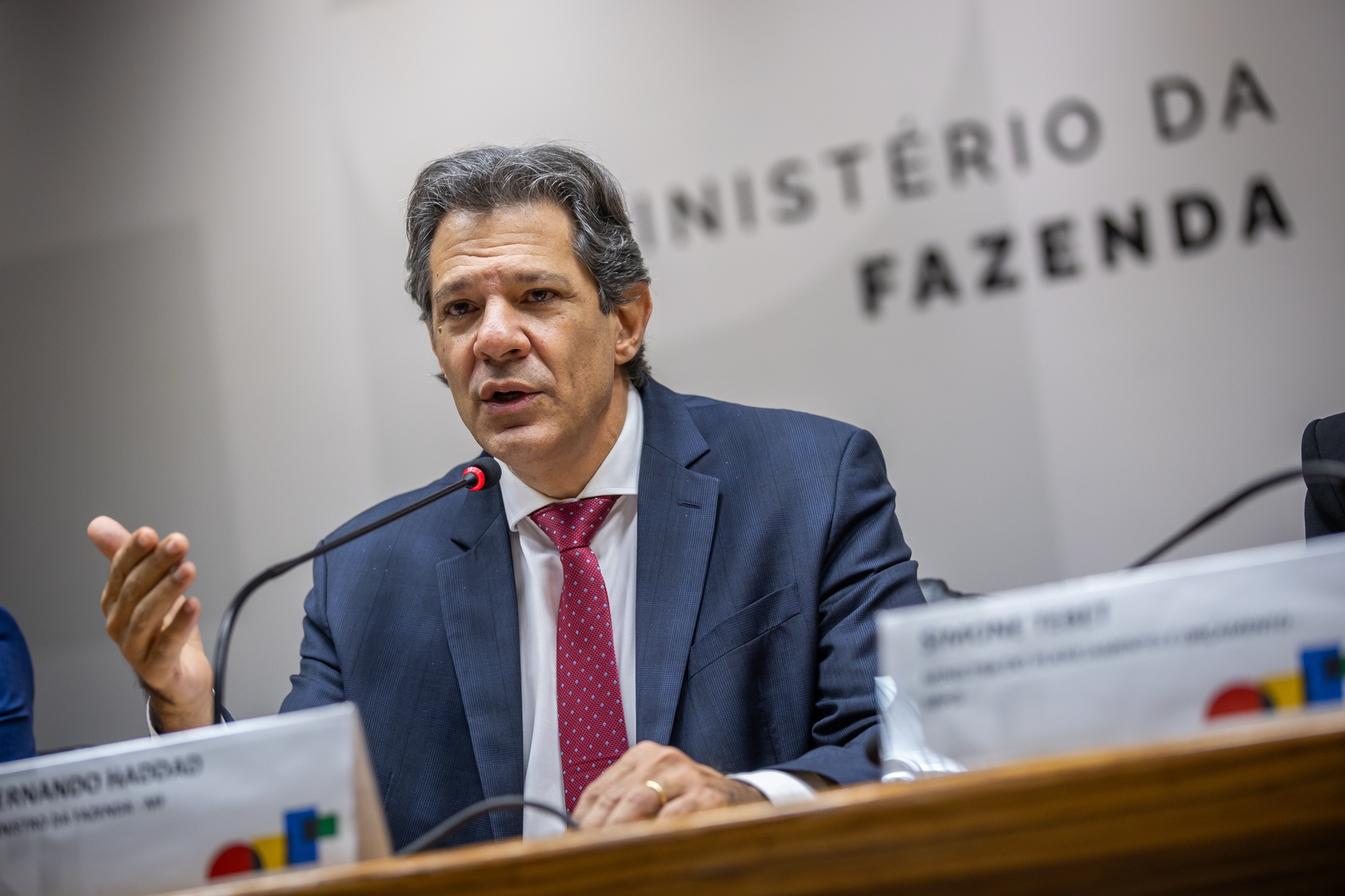 Governo recua e mantém IOF zerado para investimentos de fundos no exterior