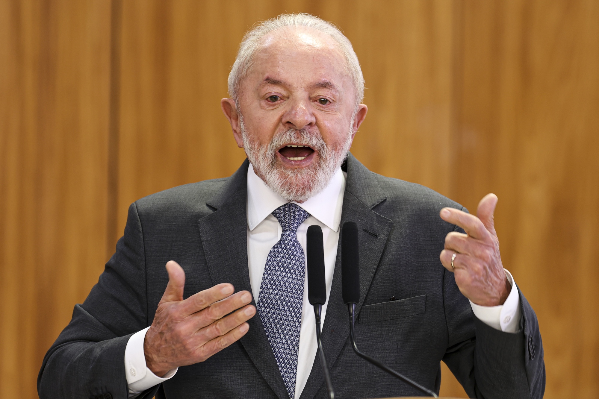 Desaprovação de Lula sobe para 53,7%, Bolsonaro lidera intenções de voto em 2026