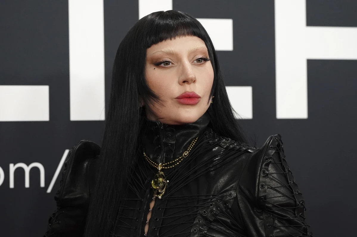 Fãs aguardam Lady Gaga no Copacabana Palace: “Desce!”