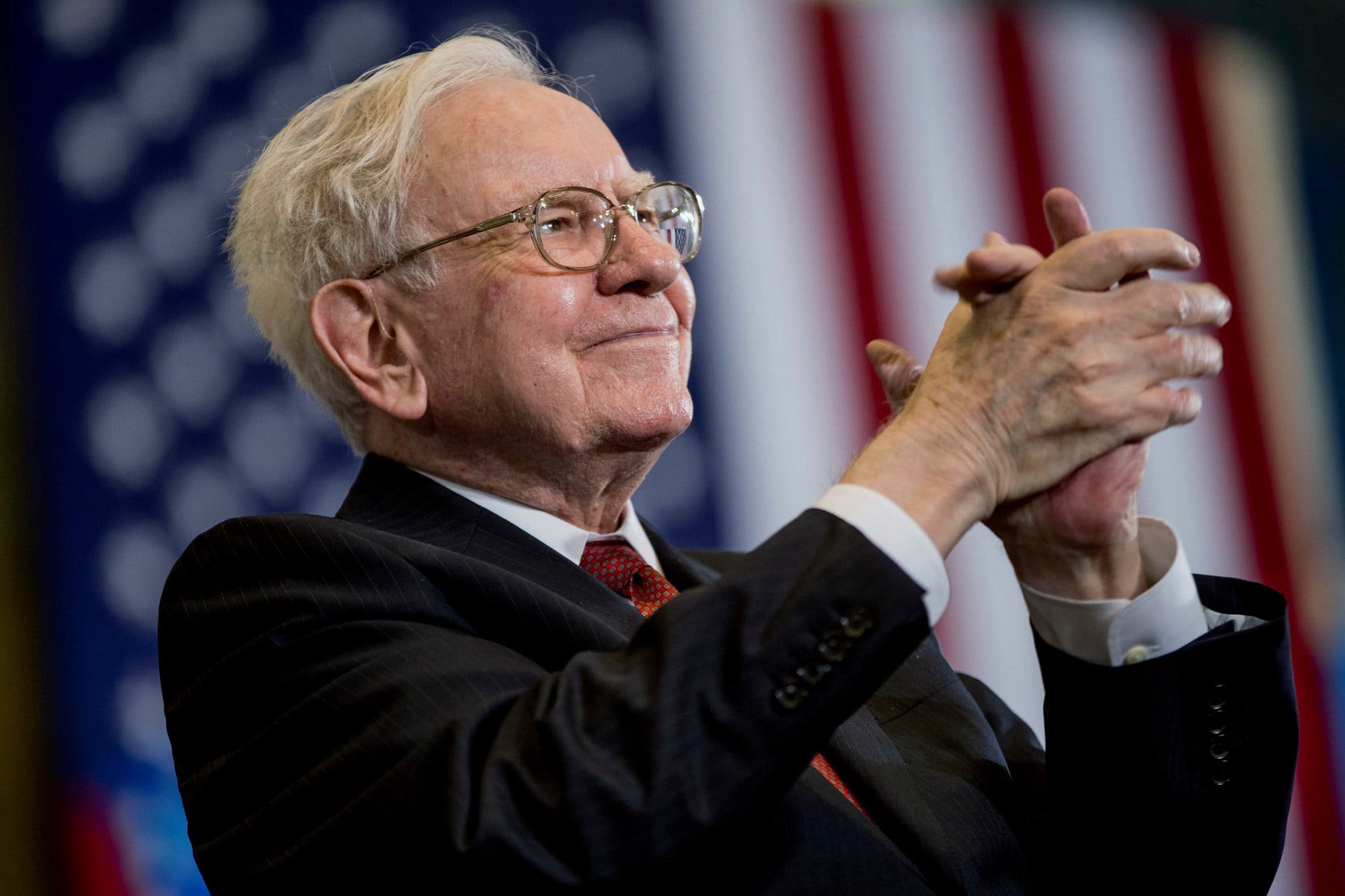 Investidor mais famoso do mundo, Warren Buffett deixará o comando da Berkshire Hathaway aos 94 anos