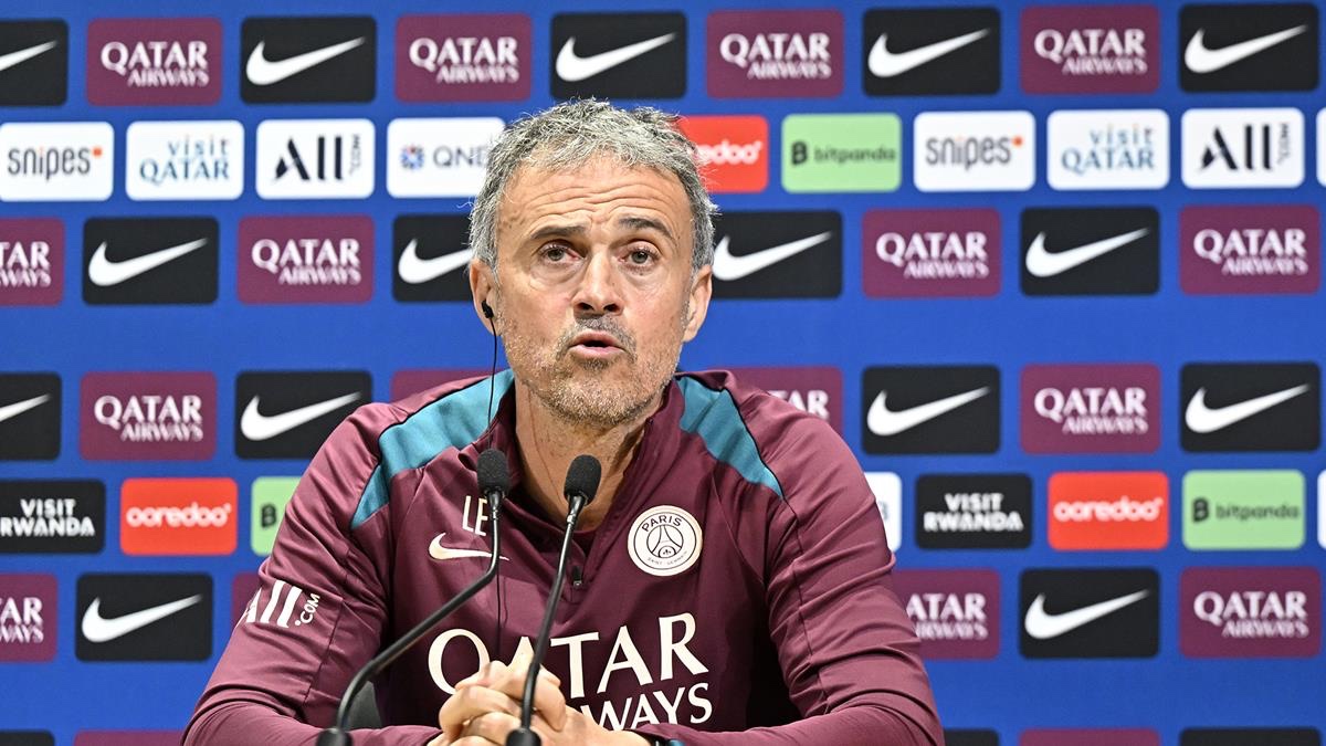 Técnico do PSG elogia Ancelotti, mas admite: “não desejo sucesso nem ao Brasil”