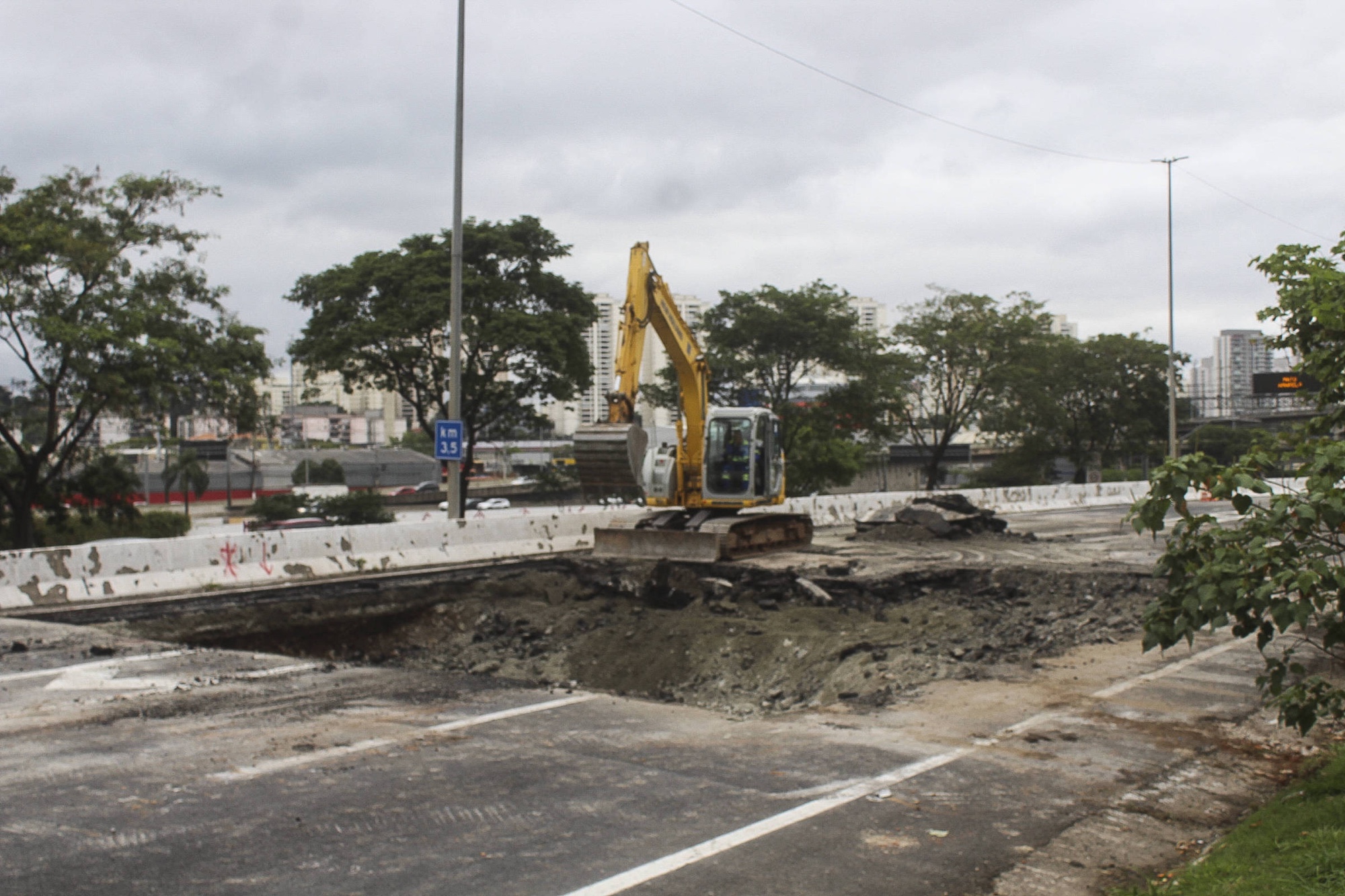 Sabesp conclui alça na Marginal Tietê, mas adia liberação de faixa por risco no solo