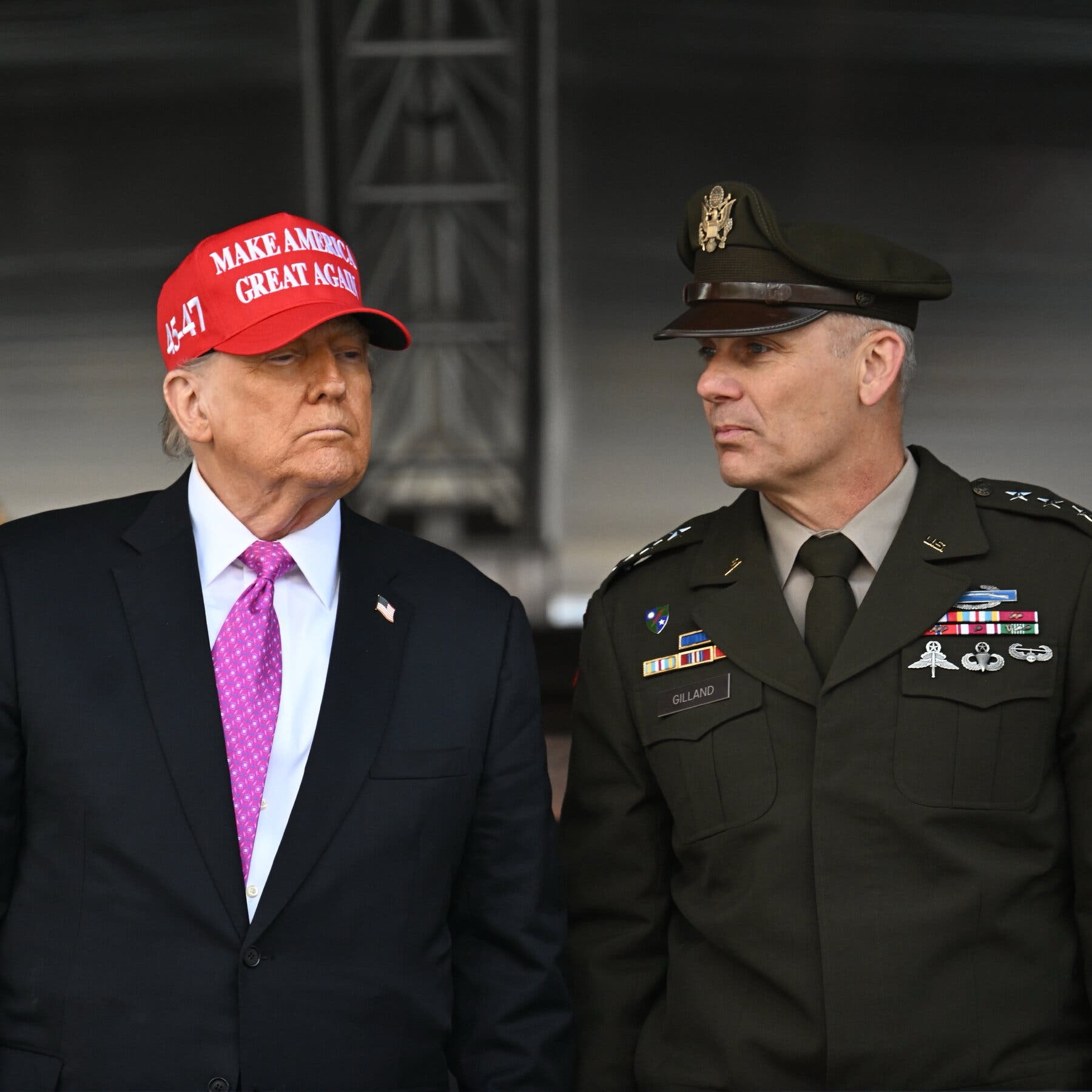 Trump diz que Forças Armadas não são para “shows de drag” em discurso em West Point