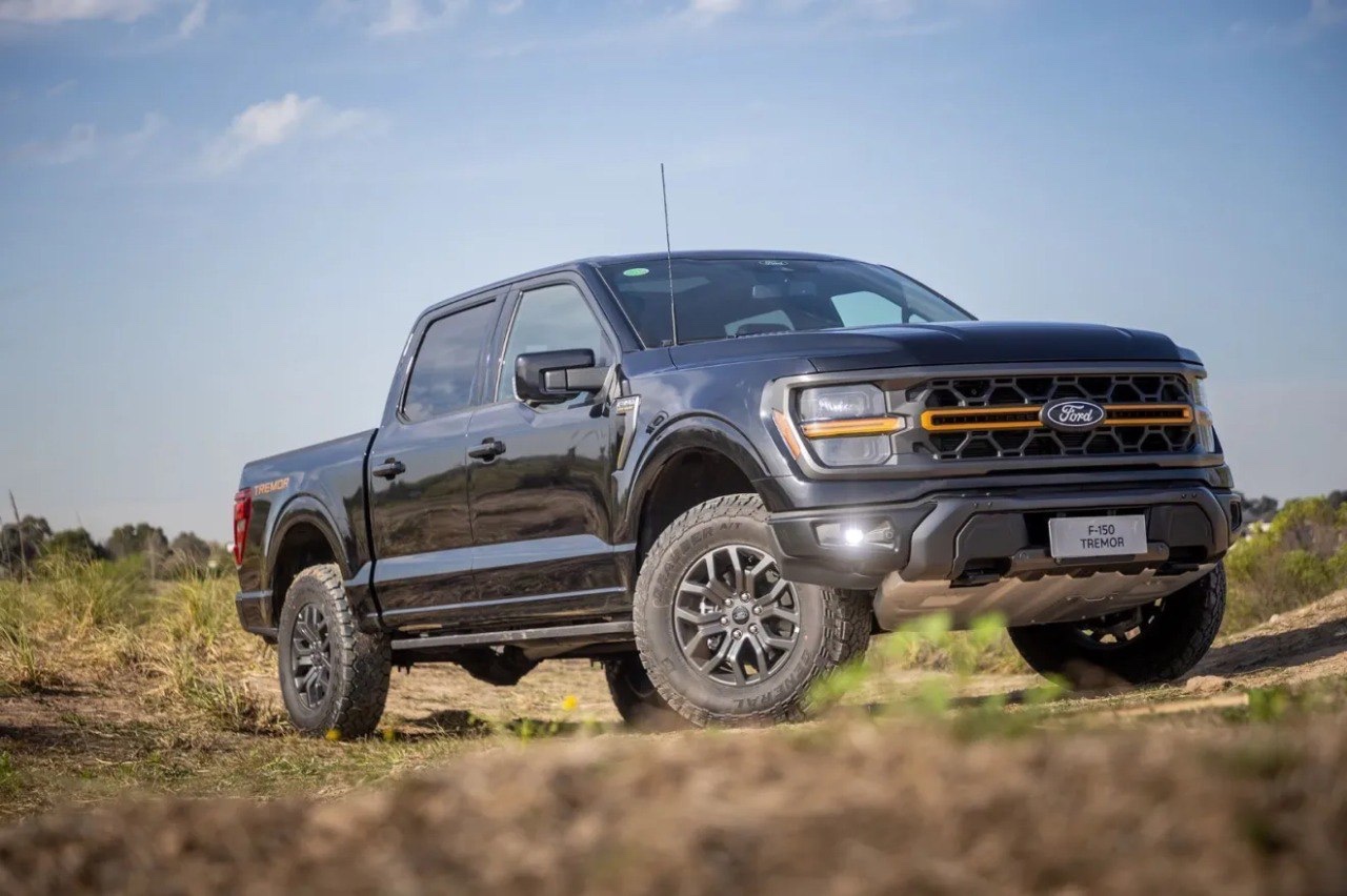 Ford lança F-150 Tremor no Brasil com motor V8 e foco no off-road extremo
