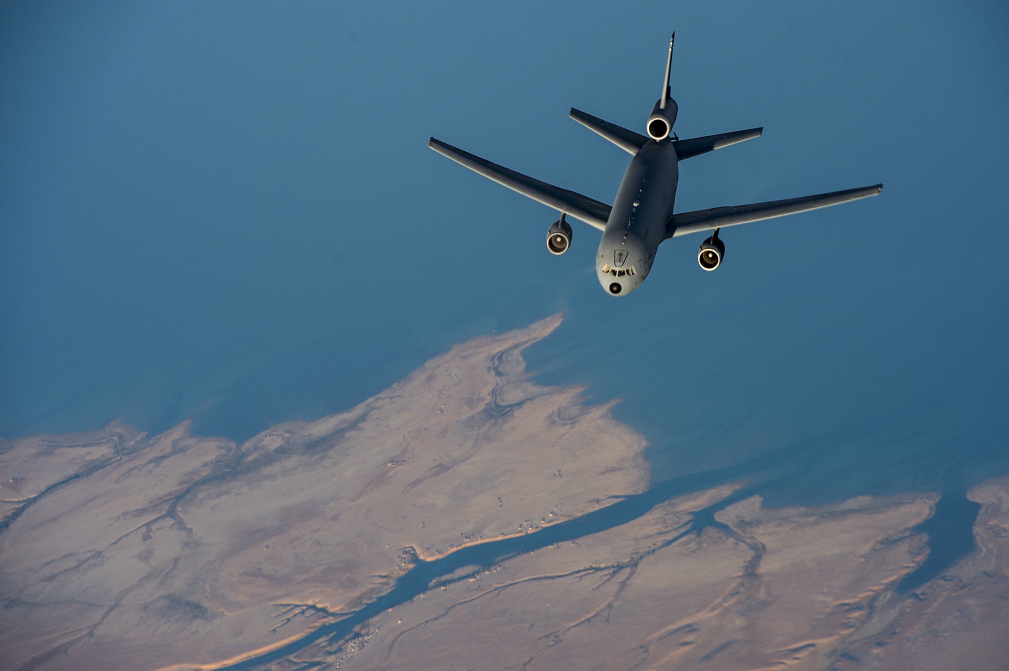 Base em Portugal recebe 12 aviões militares dos EUA para possível ataque ao Irã