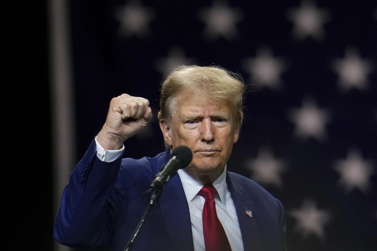 Trump afirma que Biden é um robô em nova teoria conspiratória