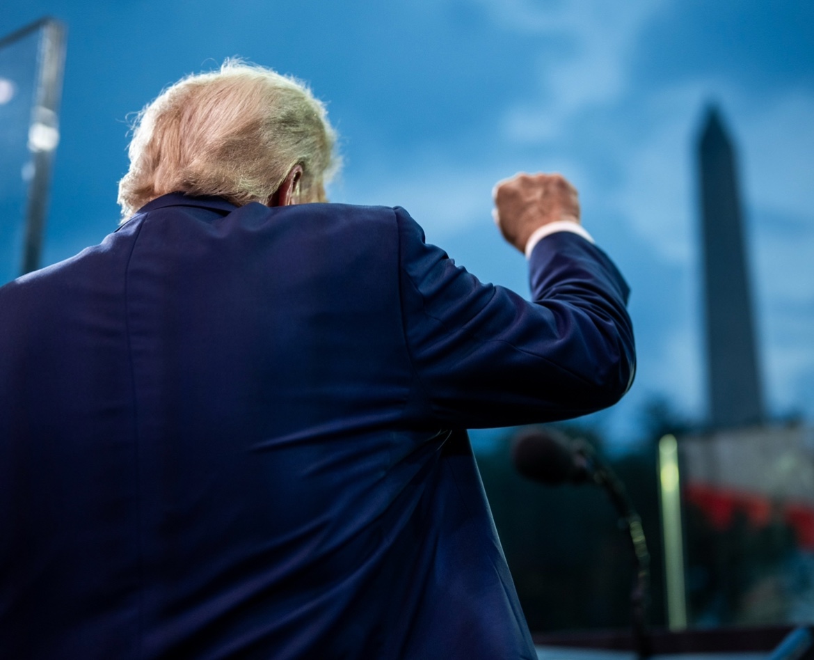 Trump considera “bombardear” o Irã, diz site Axios