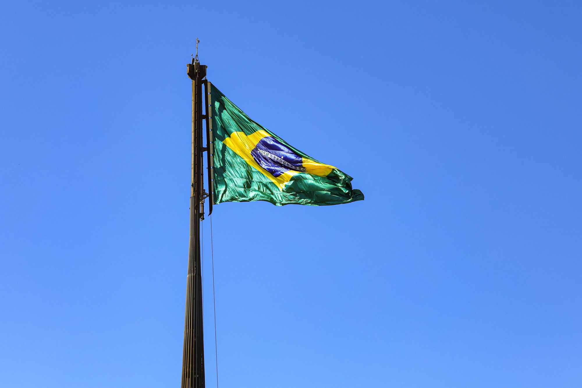 Em vez de retaliação, Brasil deve buscar parceria estratégica com os EUA