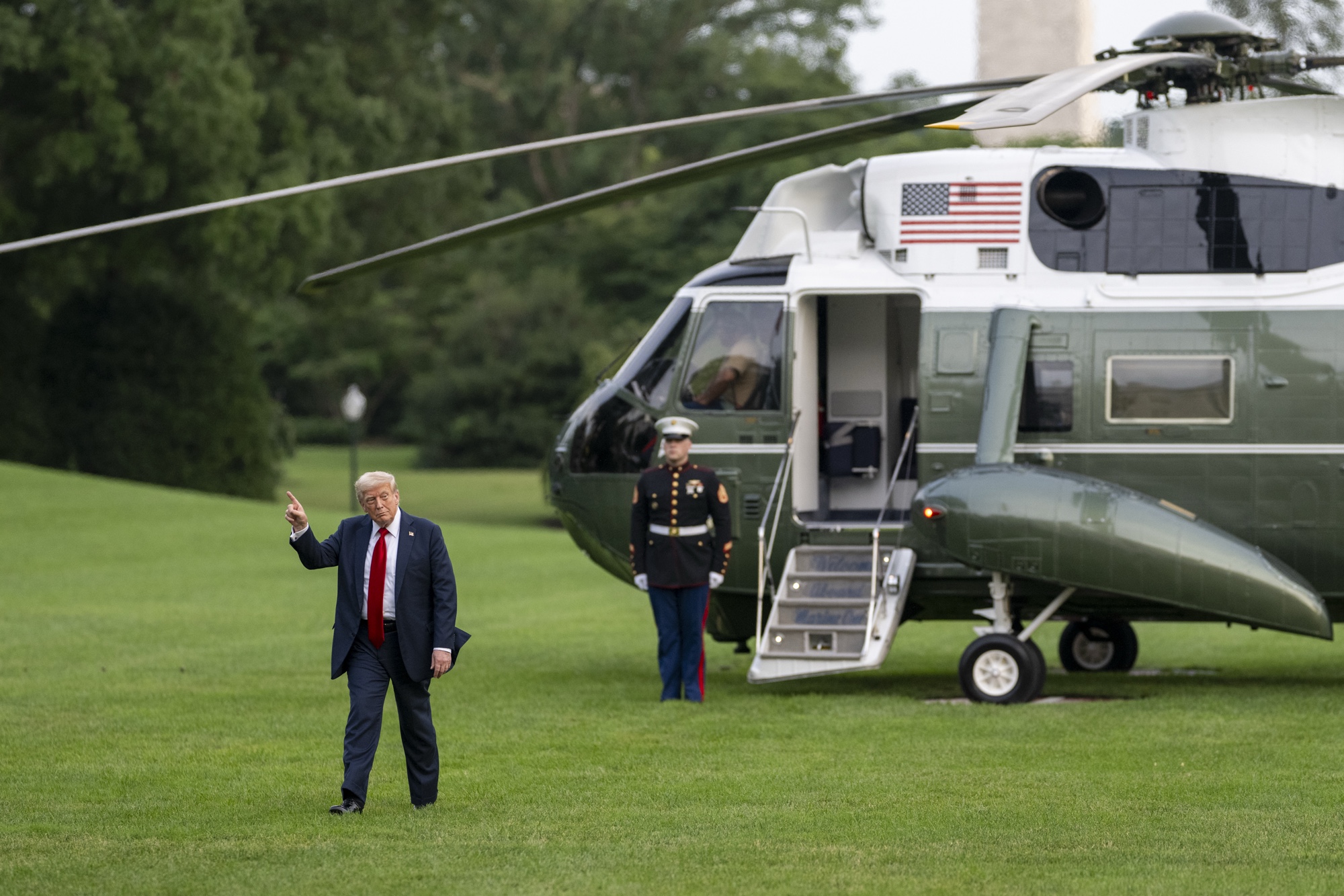 Trump é diagnosticado com insuficiência venosa crônica, afirma Casa Branca