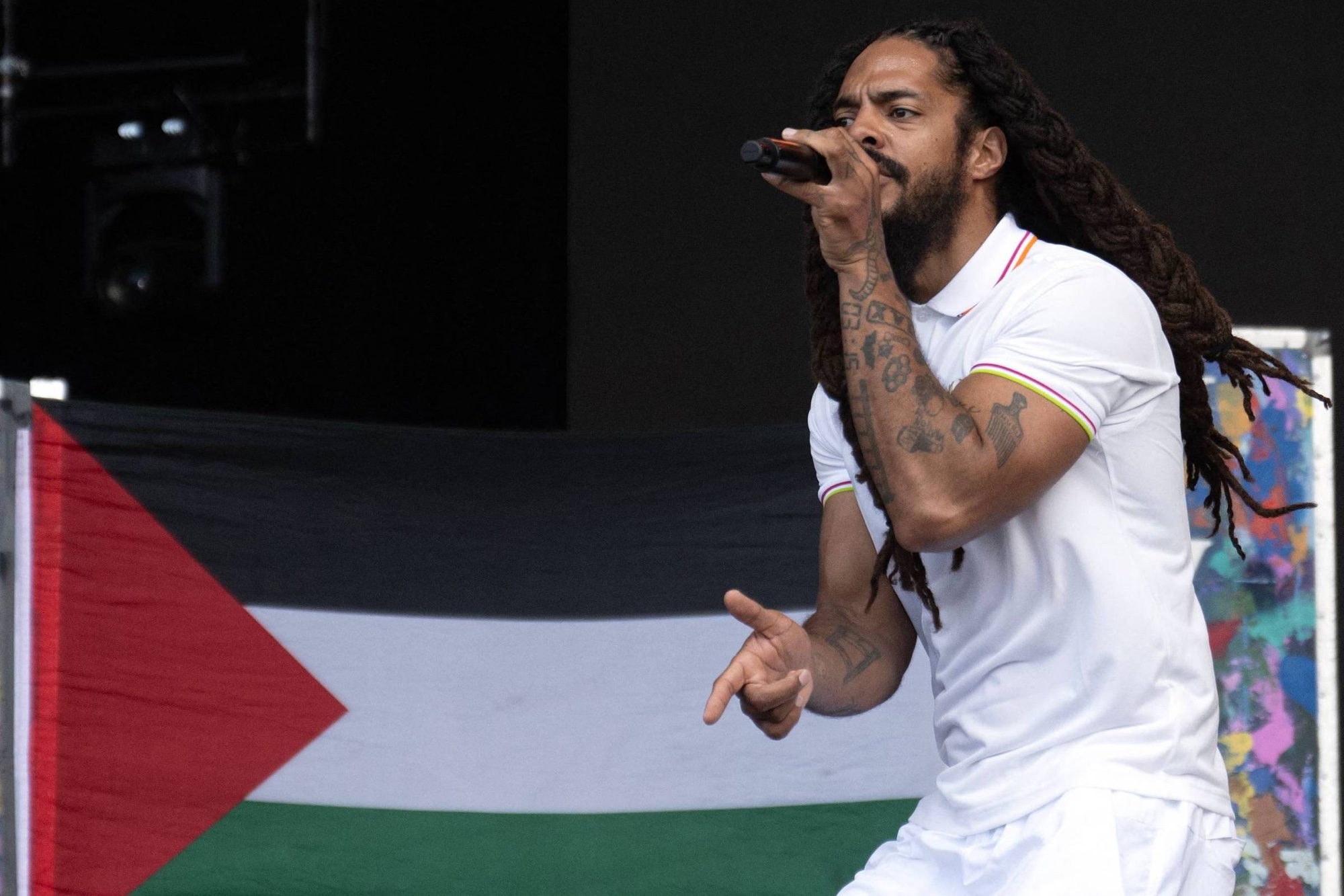 EUA revogam visto de grupo de rap que atacou Israel durante show