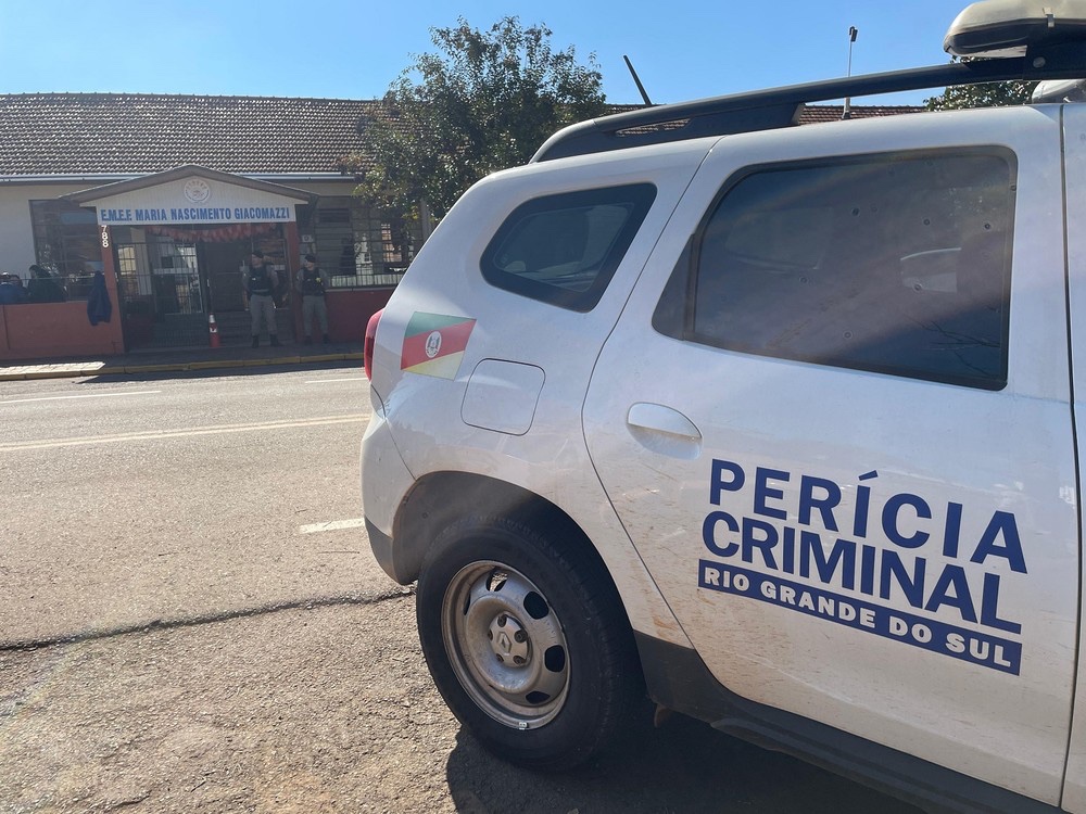 Adolescente invade escola no RS, mata criança e fere outras três pessoas