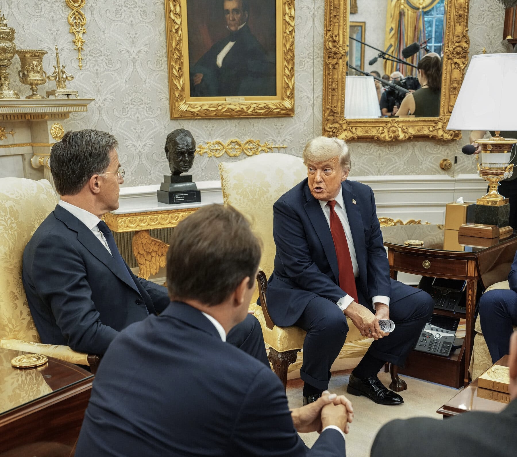 Trump ameaça tarifas de 100% à Rússia se não houver cessar-fogo em 50 dias