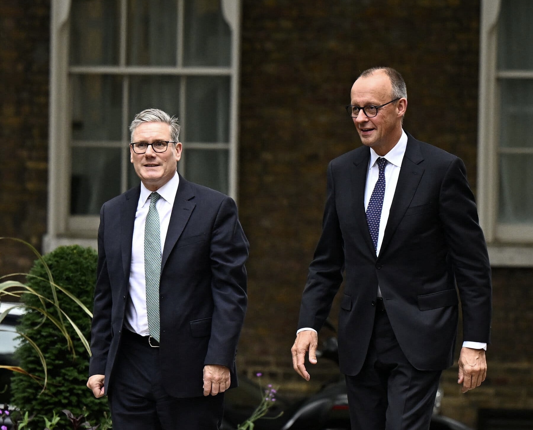 Reino Unido e Alemanha assinam maior tratado militar desde 1945