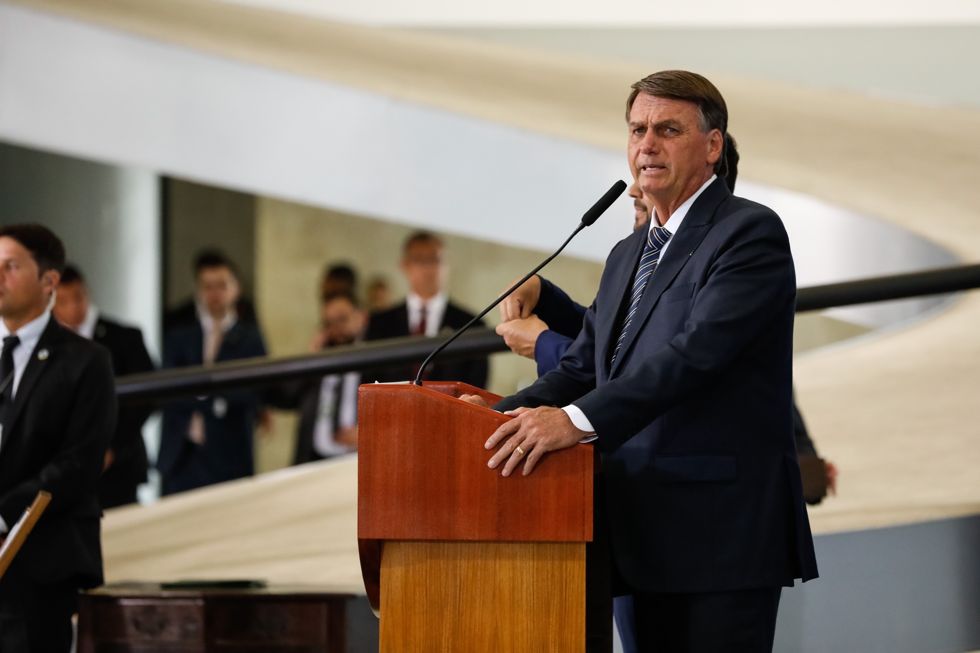 Justiça condena Bolsonaro a pagar R$ 150 mil por dizer “pintou um clima” a venezuelanas