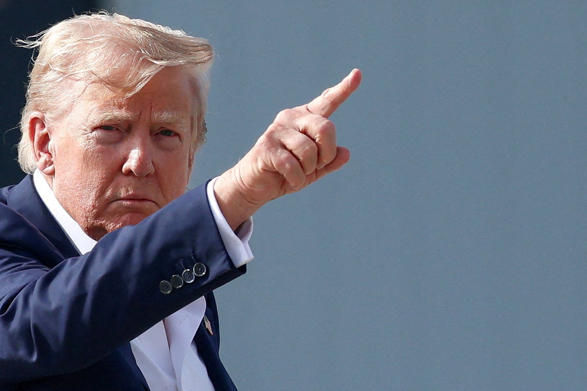 Trump assina ordem que impõe tarifa de 50% ao Brasil