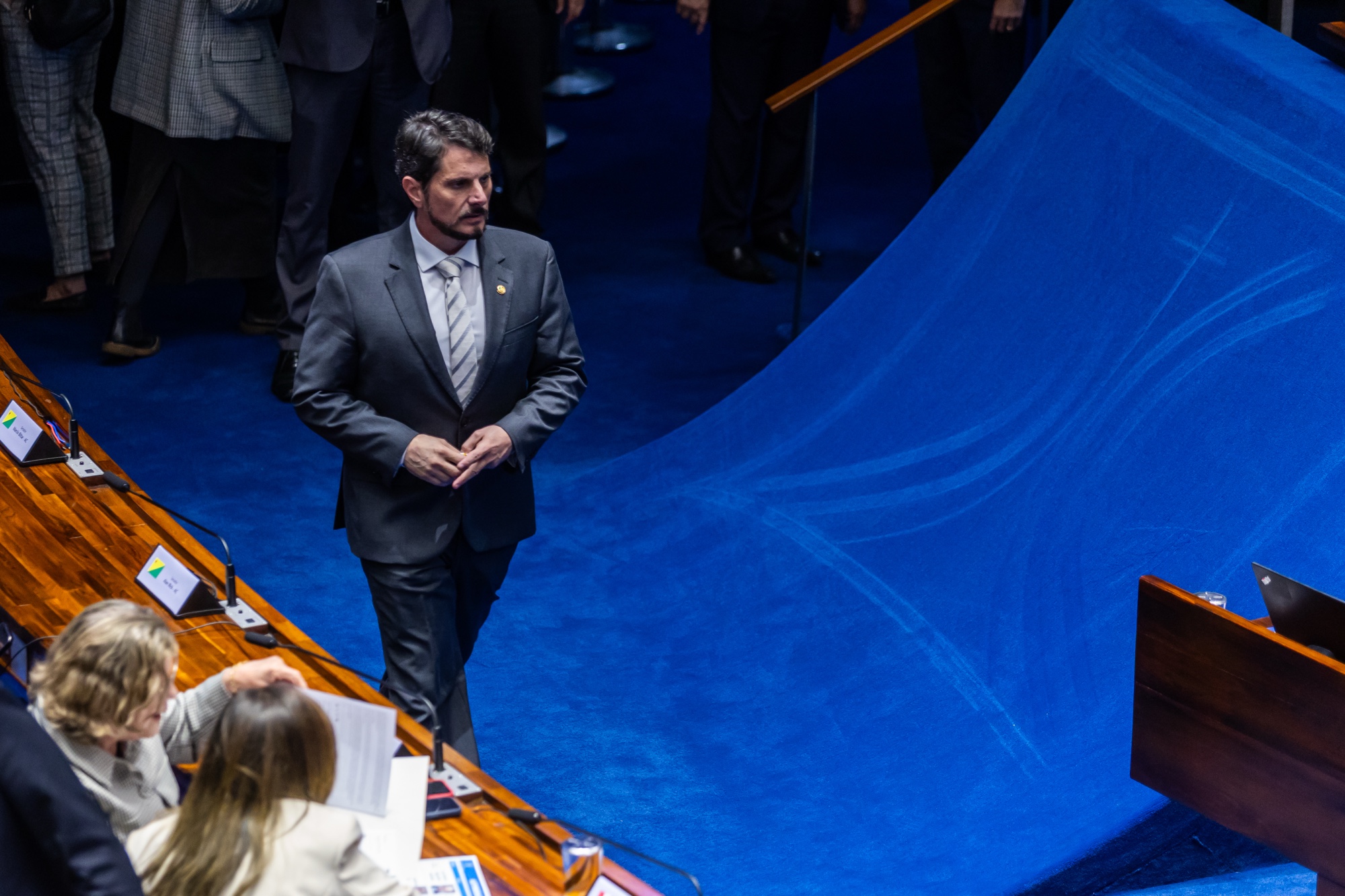 Marcos do Val usará tornozeleira após viajar aos EUA contra ordem do STF