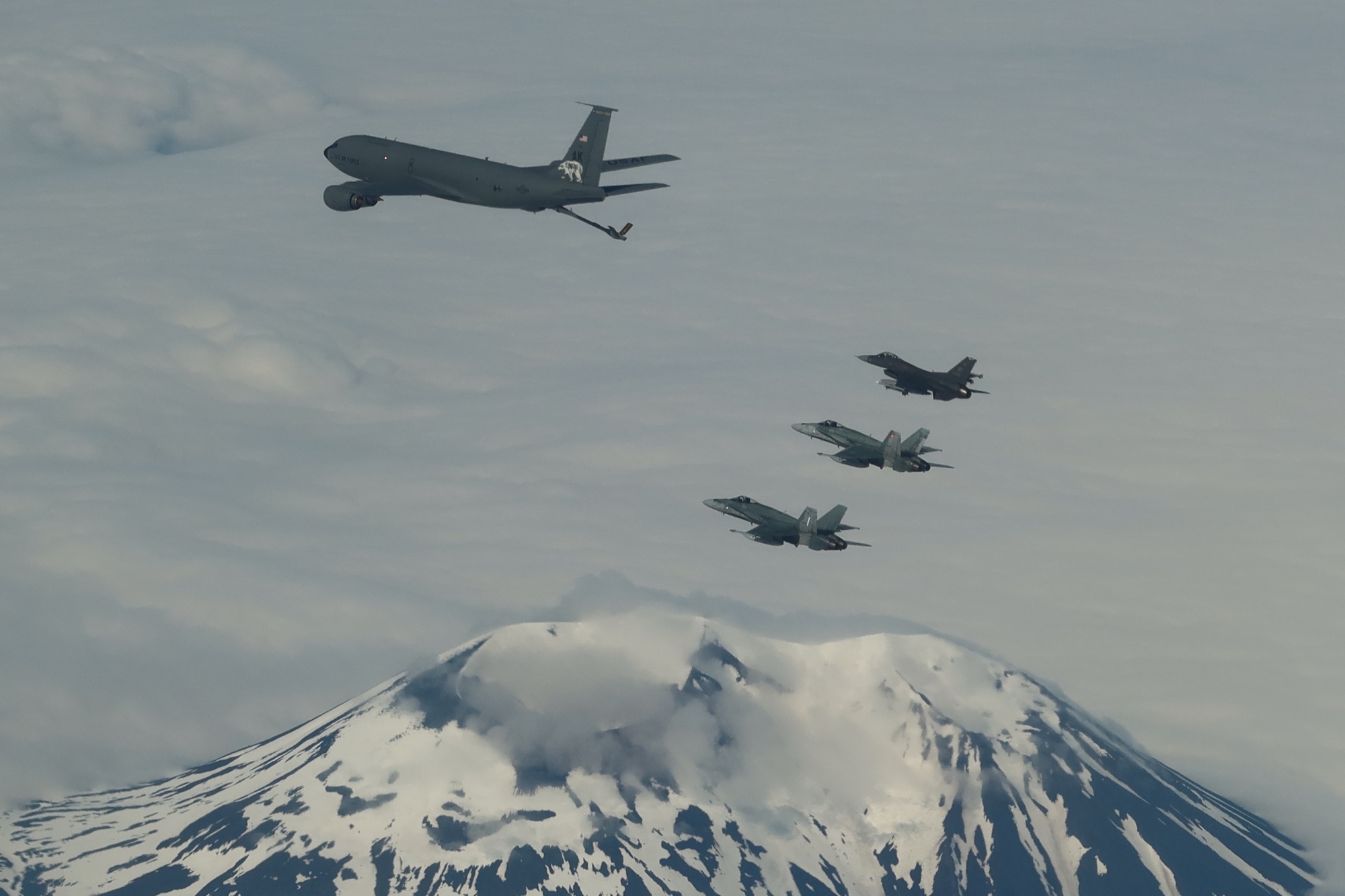 EUA interceptam avião russo no Alasca pela 3ª vez em uma semana