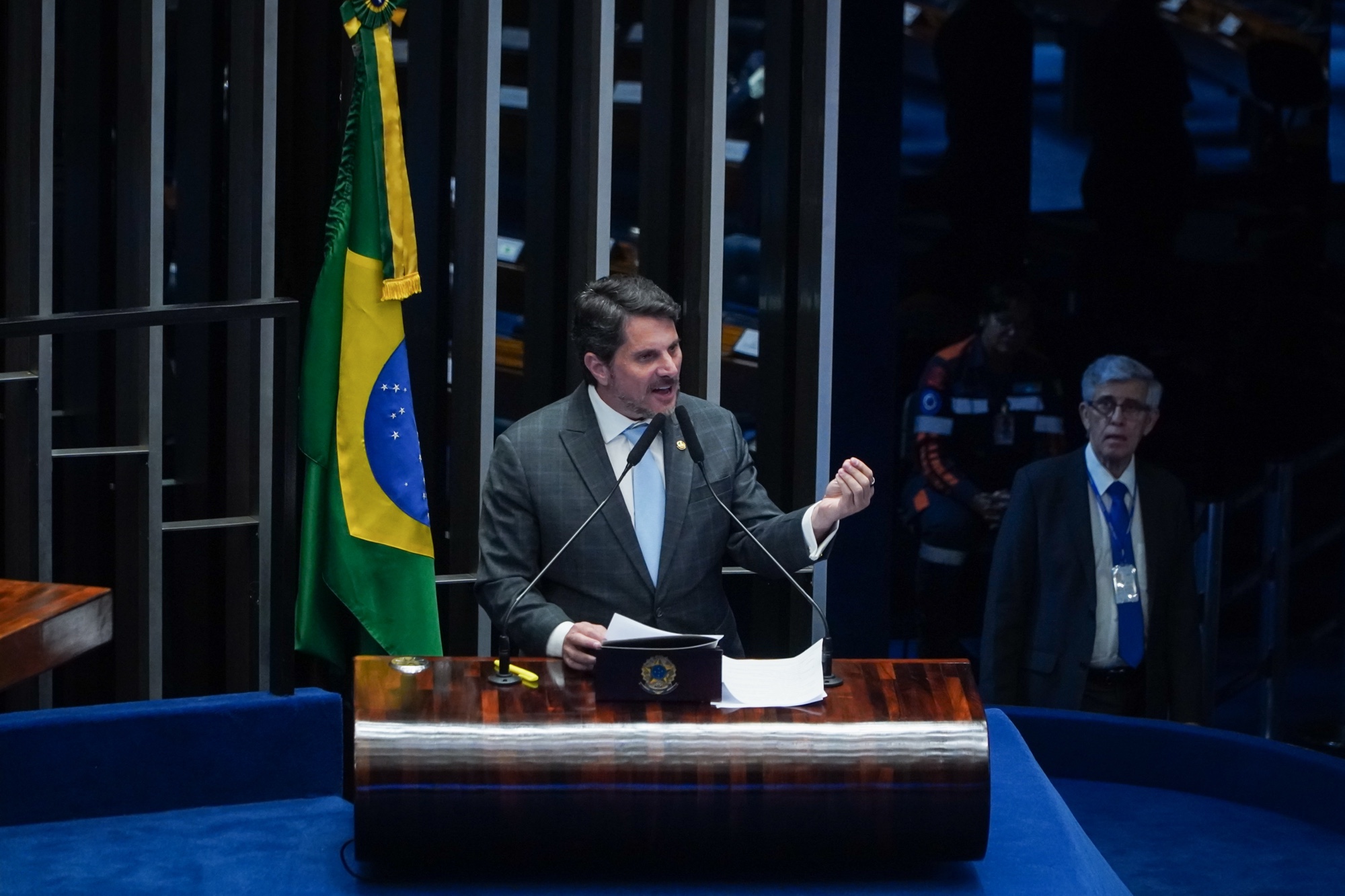 Moraes retira tornozeleira e libera redes sociais de Marcos do Val