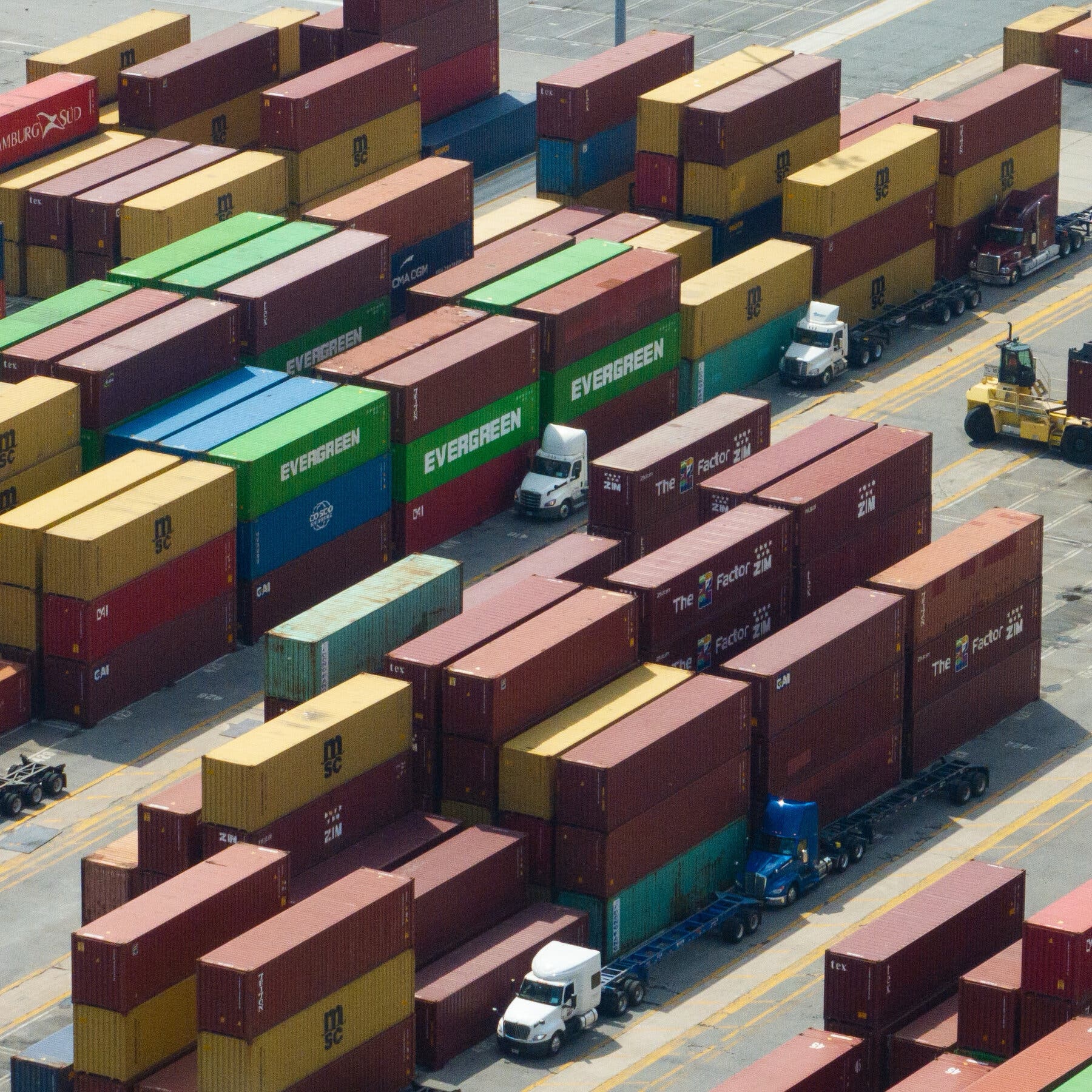 EUA devem arrecadar “históricos” US$ 200 bilhões com tarifas em agosto