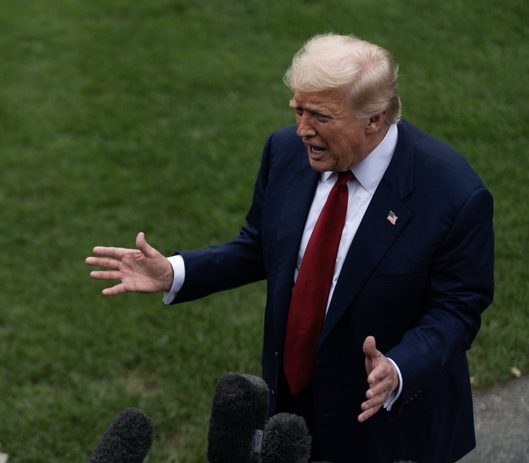 Trump diz que “ama o povo do Brasil” e que Lula pode ligar “quando quiser”