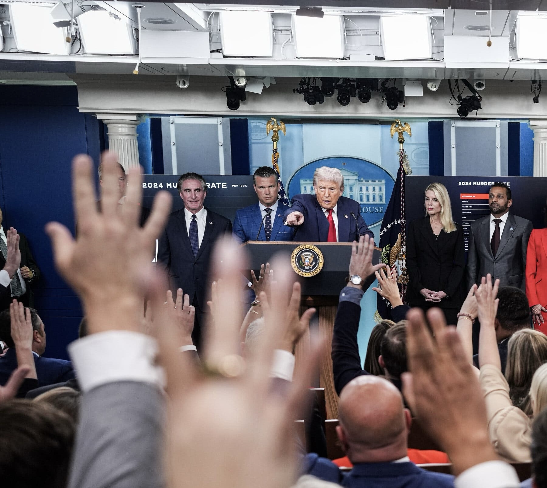 Trump cita Brasília ao anunciar intervenção federal na segurança de Washington