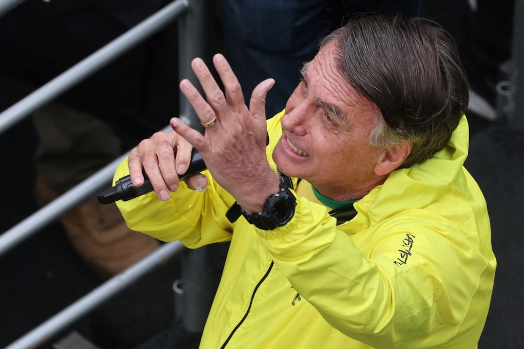 Com crise de soluços, Moraes autoriza Bolsonaro a fazer exames