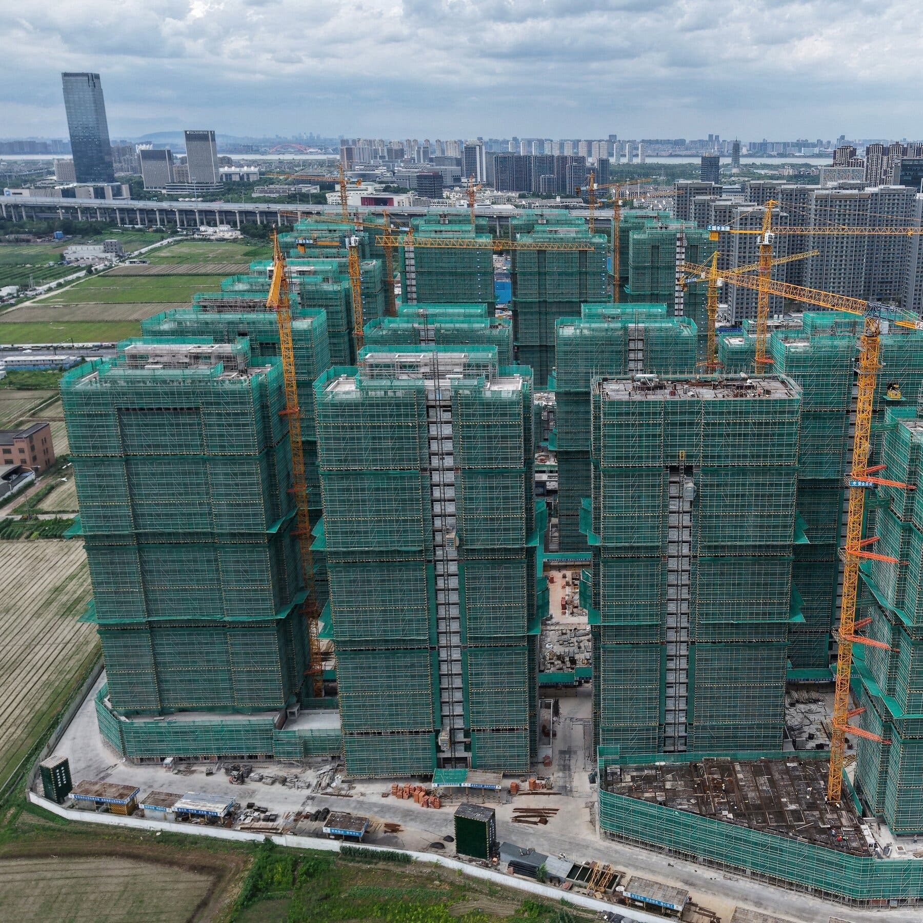 Economia da China desacelera em julho em todos os setores após tarifas dos EUA