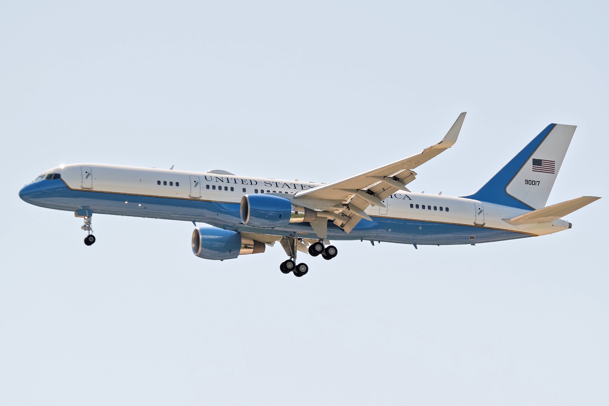 Aeronave da Força Aérea dos EUA pousa em Porto Alegre sem identificação