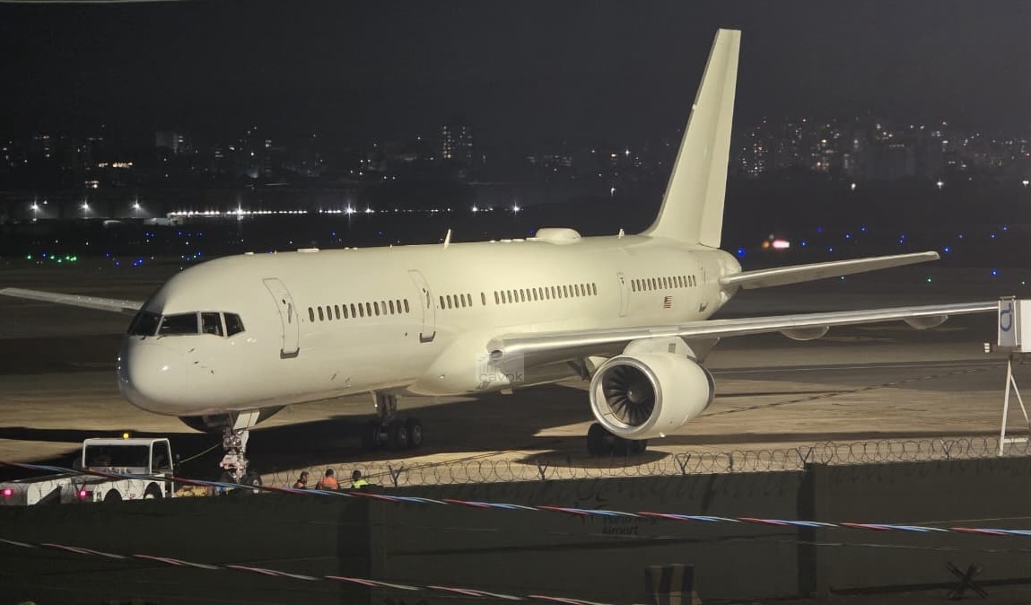 Com aval da Defesa, avião militar dos EUA pousa em Porto Alegre com diplomatas