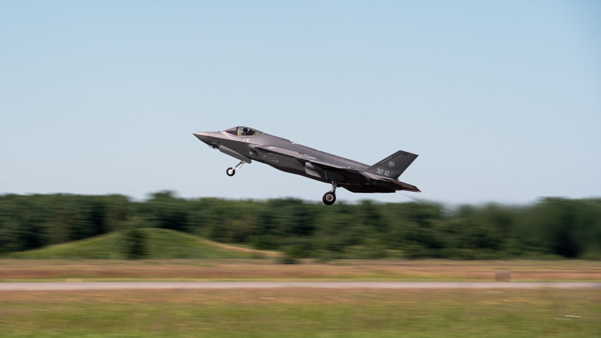 Polônia entra em alerta máximo após drones russos cruzarem espaço aéreo