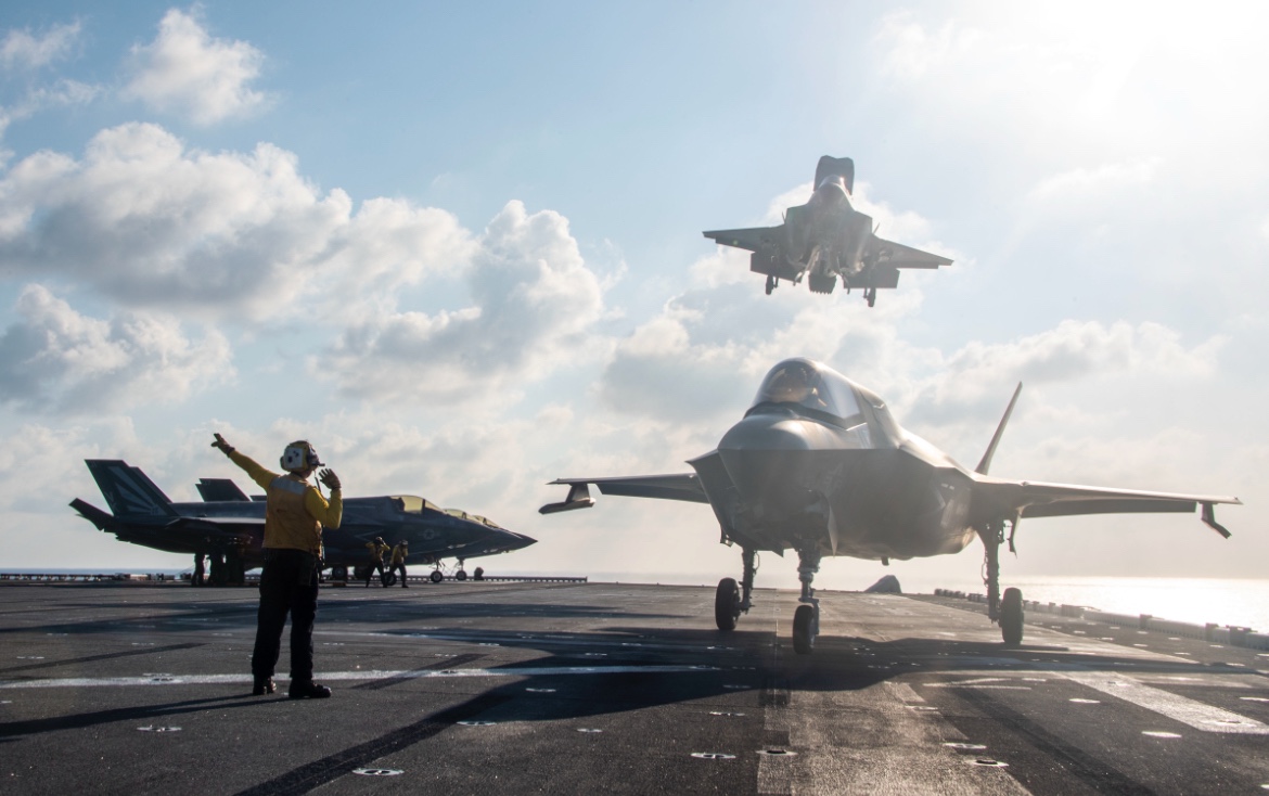 EUA enviam 10 caças F-35 ao Caribe e ampliam pressão sobre Maduro