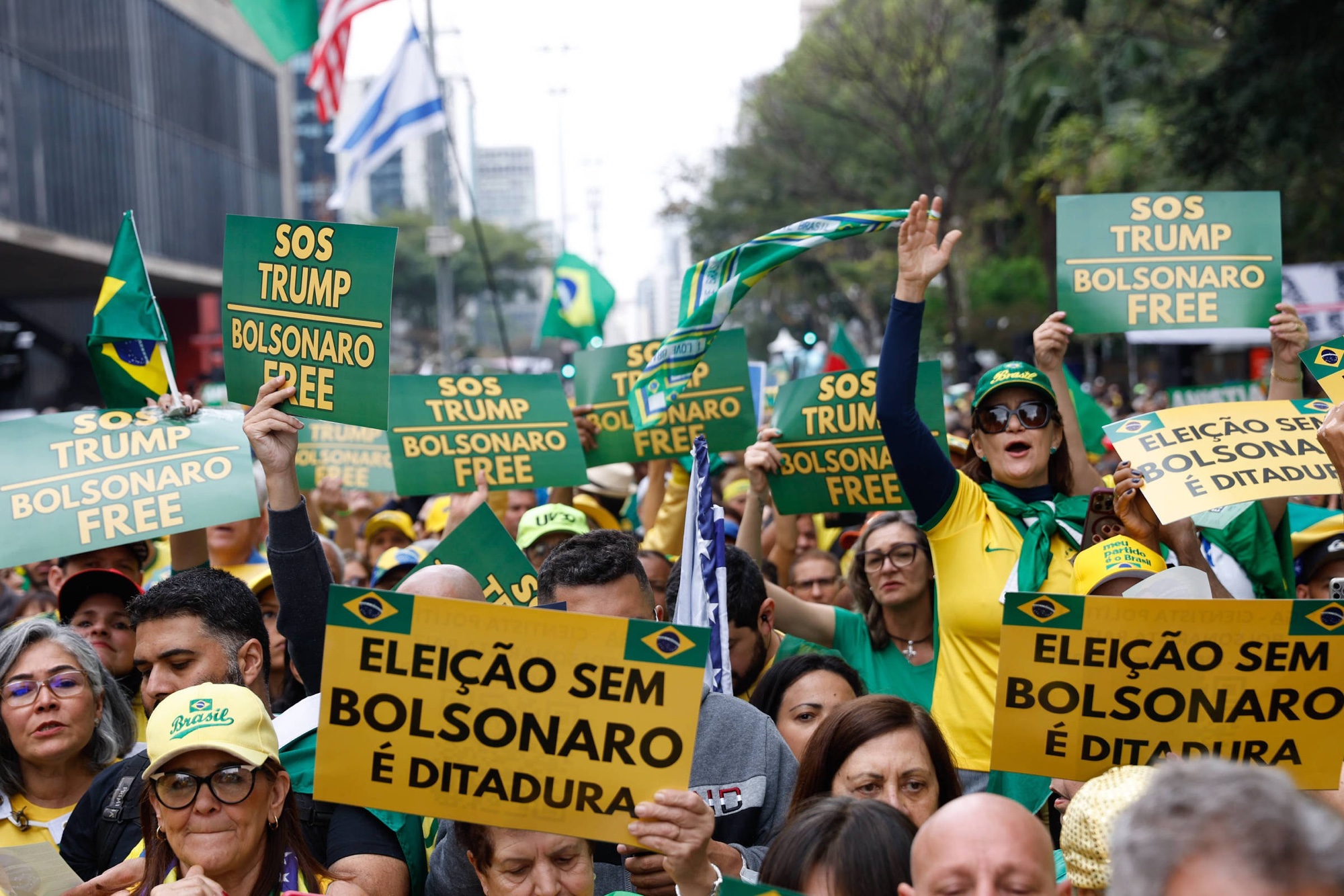 Ato da direita reúne 42,2 mil pessoas na Paulista, diz USP