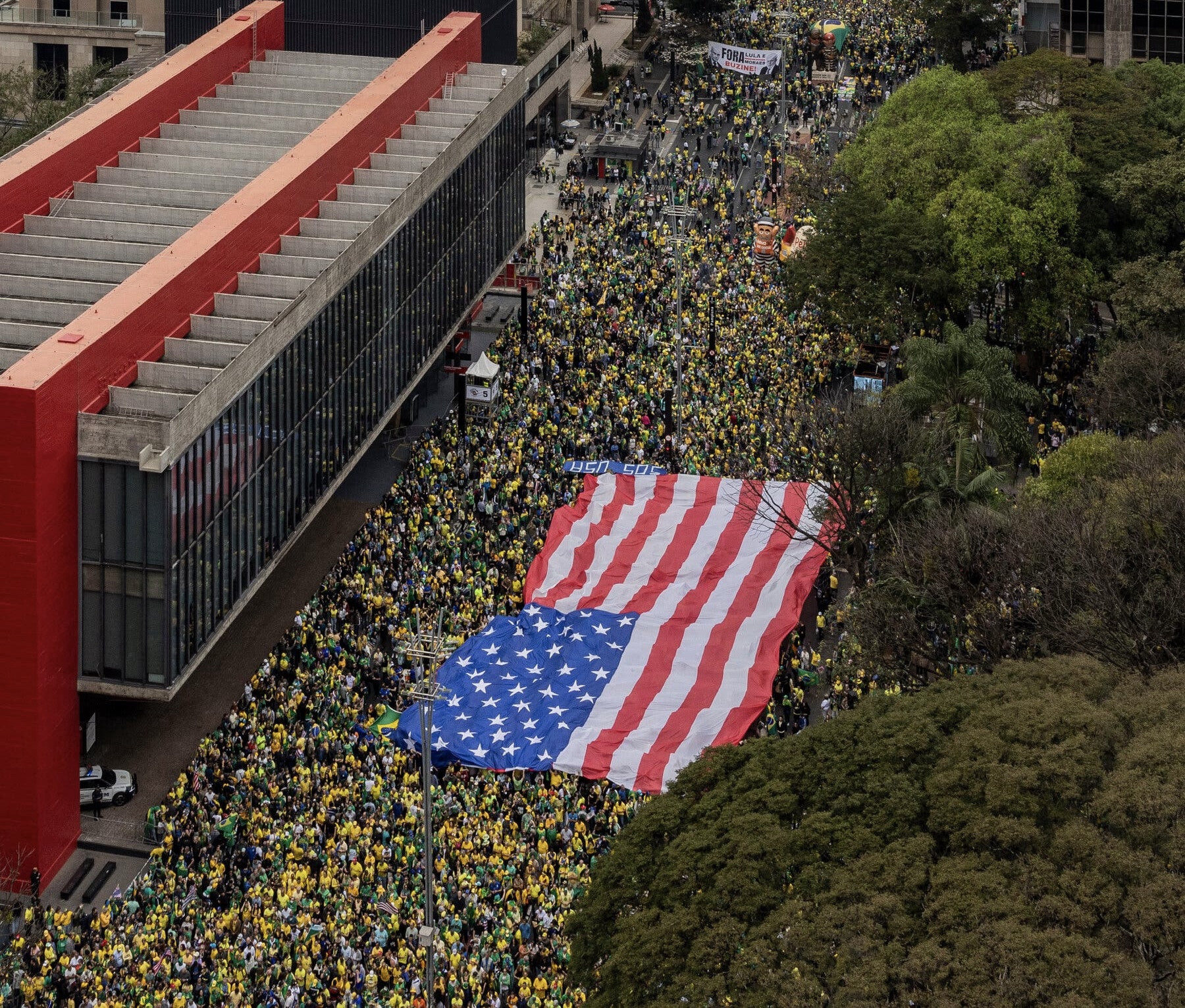 É falso que bandeira dos EUA da NFL tenha sido usada em ato na Paulista