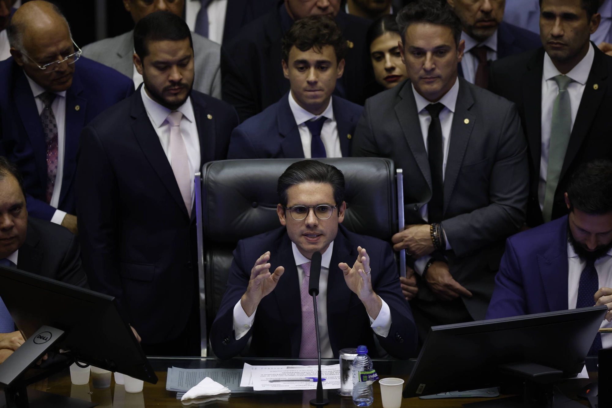Motta inicia votação de urgência do projeto de anistia