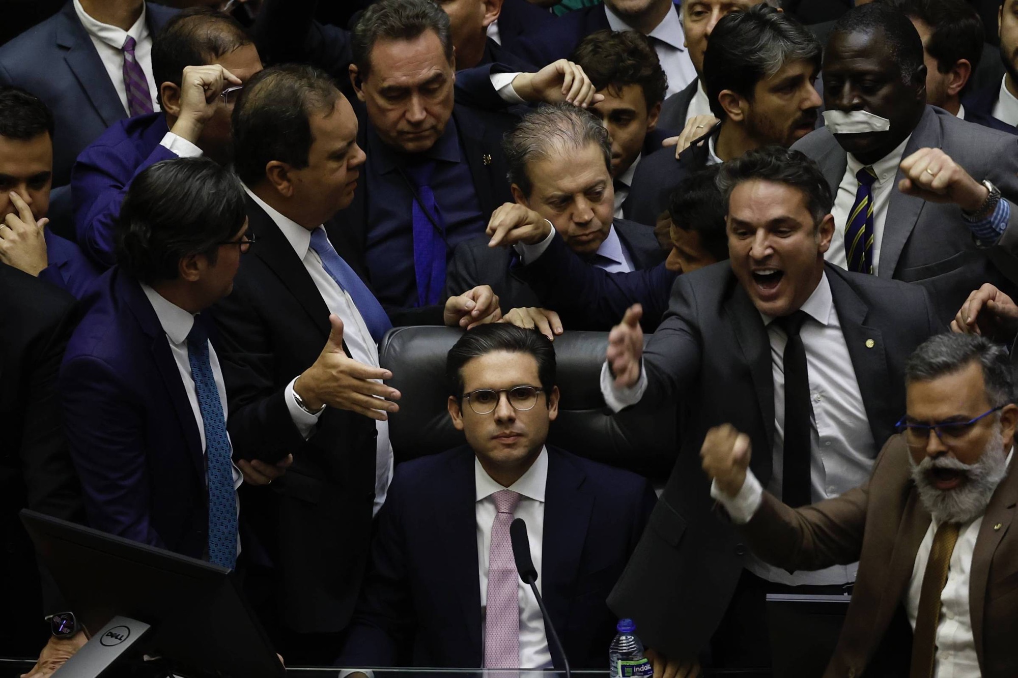 Câmara aprova urgência para projeto de anistia