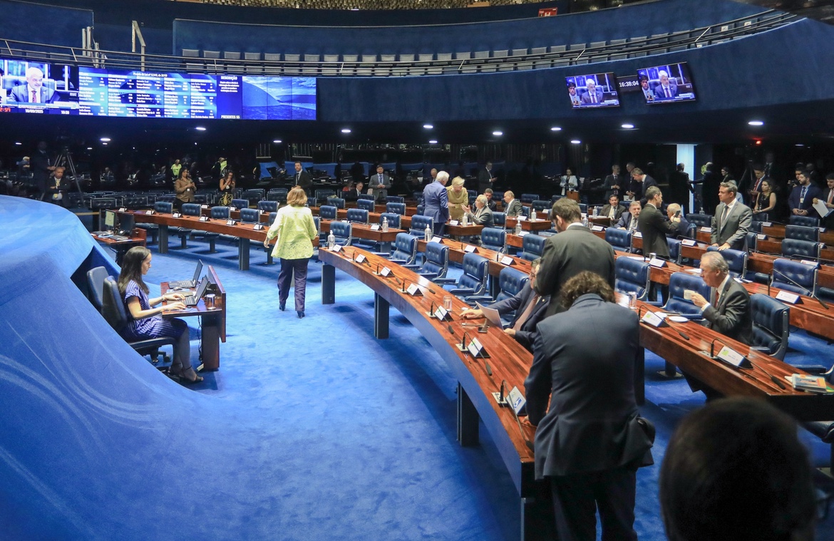 CCJ do Senado derruba e enterra PEC da Blindagem