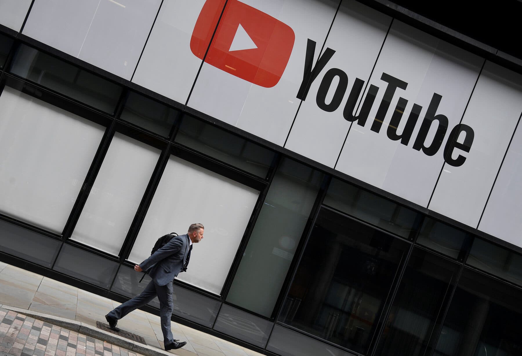 YouTube vai restaurar contas banidas por conteúdo sobre a pandemia e as eleições nos EUA