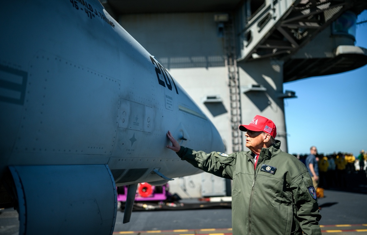 Trump participa do 250º aniversário da Marinha dos EUA