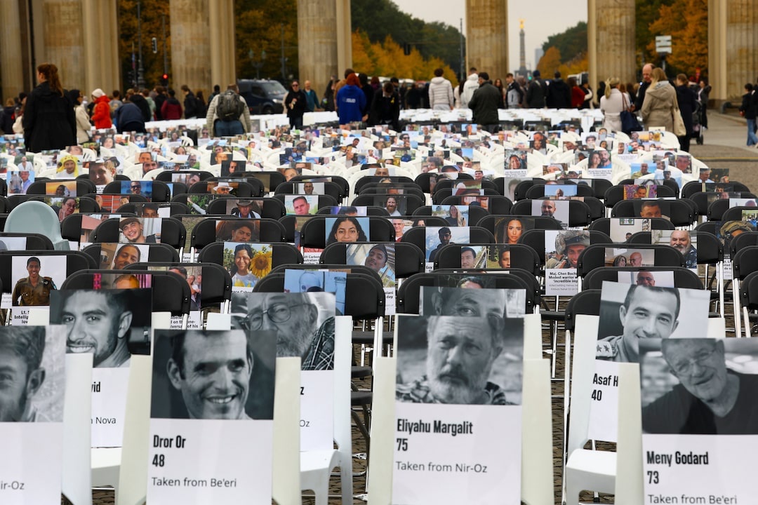 Dois anos após massacre do Hamas, Israel mantém luto e busca encerrar guerra